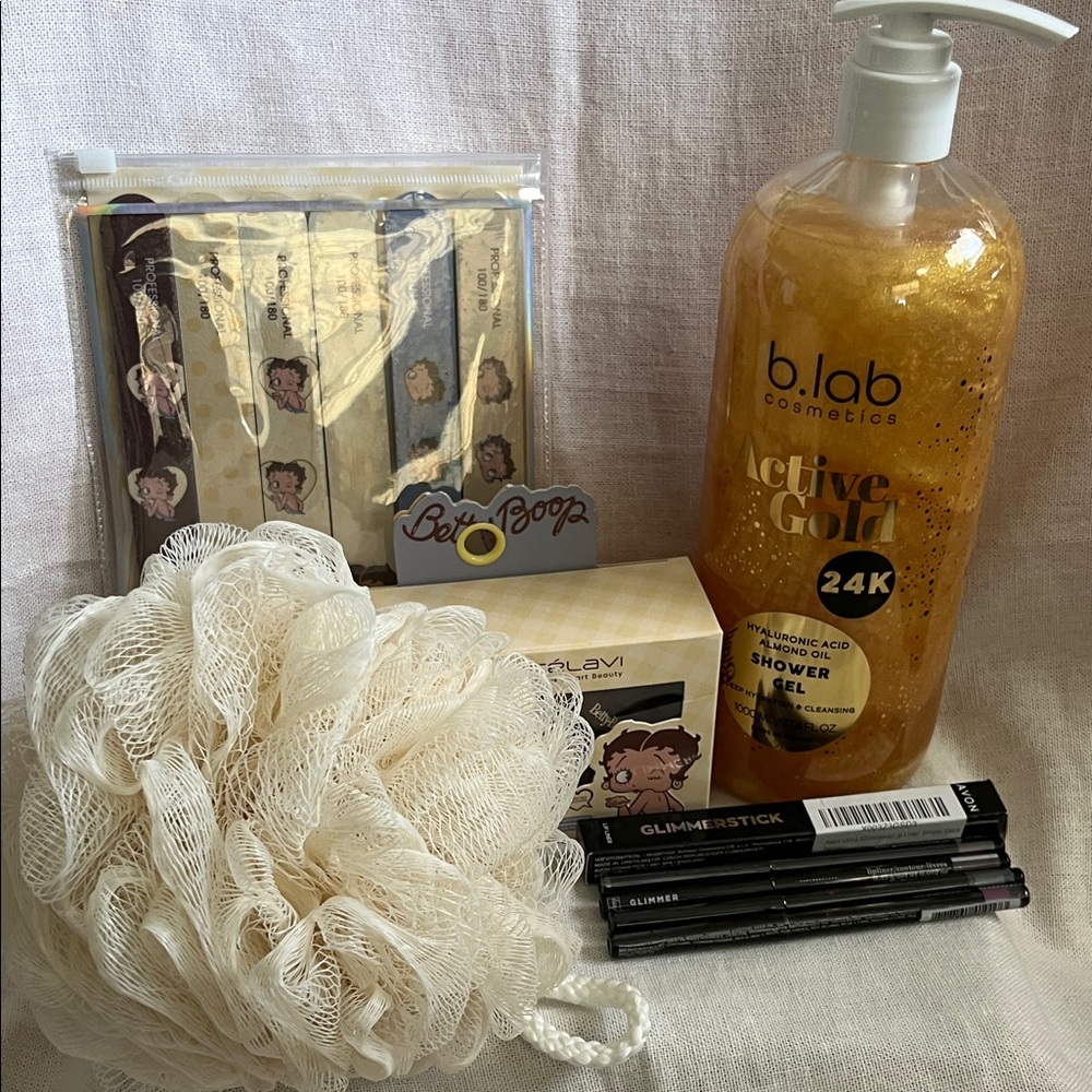 Betty Boop b.lab Active Gold 24K Shower and Relax Bundle